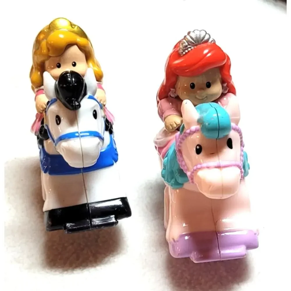 Fisher Price Little People Klip Klop Ariel & Aurora & 2008 School House Case